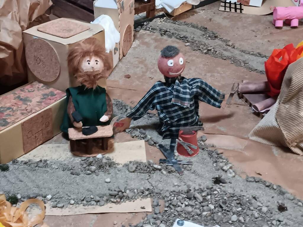 Il presepe "fatto a casa" all'asilo di Crenna