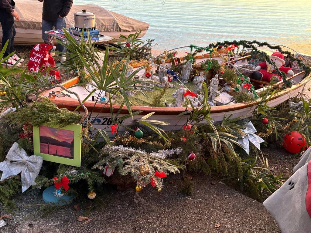 Il presepe in barca ad Arolo
