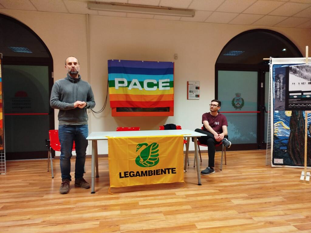 Inaugurata a Canegrate una mostra sugli orrori della guerra