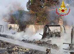 Incendio rimessaggio camper a Caronno Pertusella
