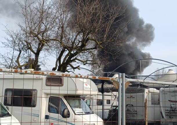 incendio rimessaggio camper dicembre 2025