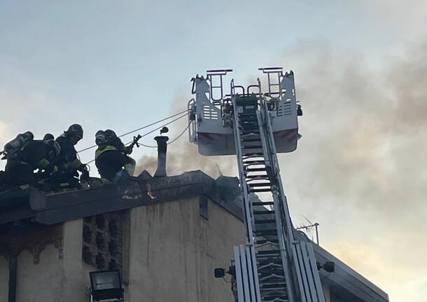 Incendio tetto a Daverio