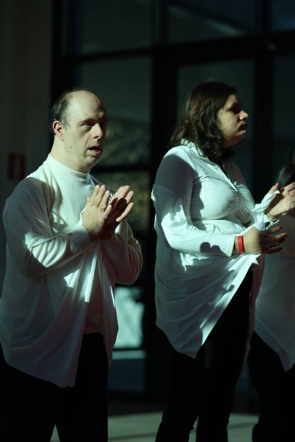 la "prima" dello spettacolo dell'associazione di volontariato Camminiamo Insieme.