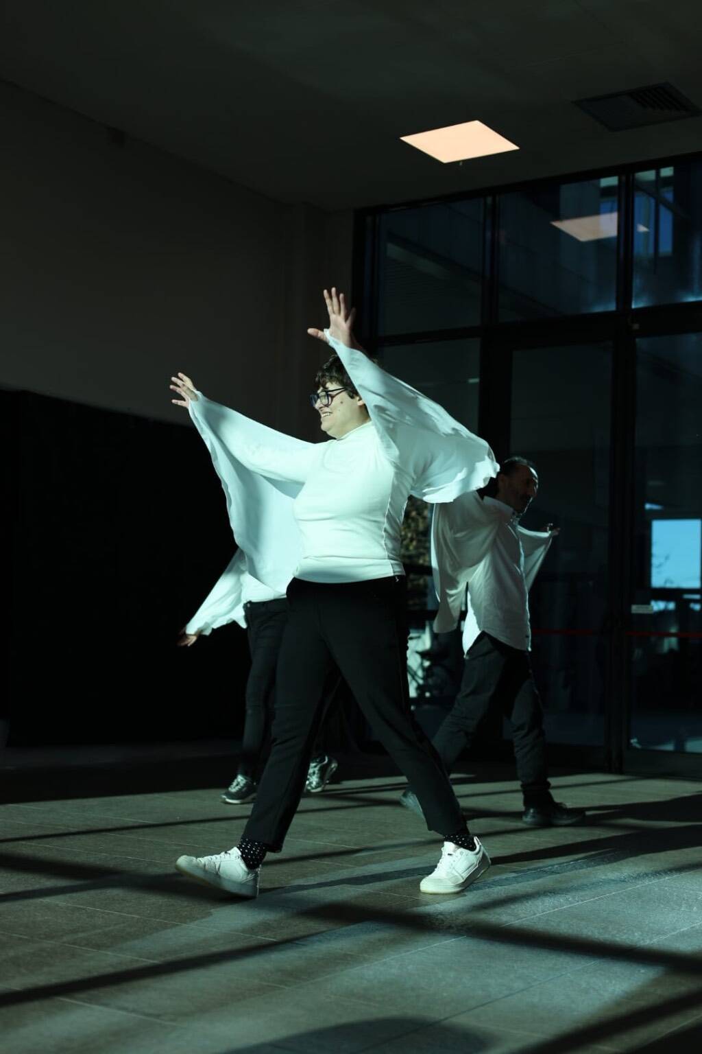 la "prima" dello spettacolo dell'associazione di volontariato Camminiamo Insieme.