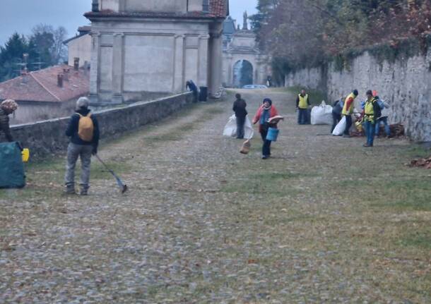 I volontari del CAI Senior “fanno bella” la Via Sacra per il Natale