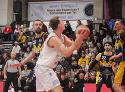 La sfida tra Legnano Basket  e Fiorenzuola - Foto di Bernasconi
