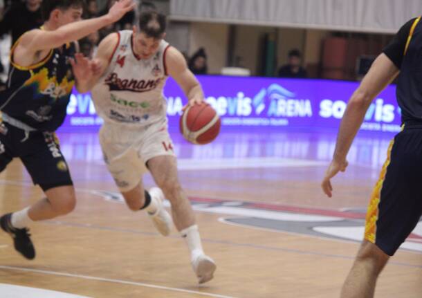 La sfida tra Legnano Basket e Fiorenzuola - Foto di Bernasconi