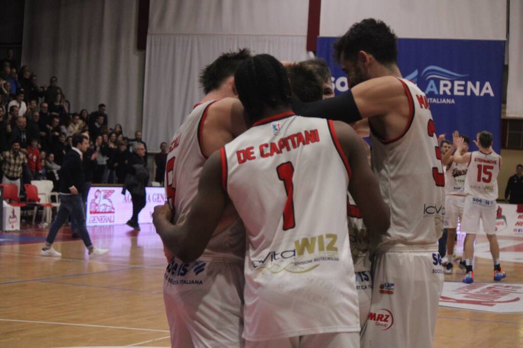 La sfida tra Legnano Basket  e Fiorenzuola - Foto di Bernasconi 