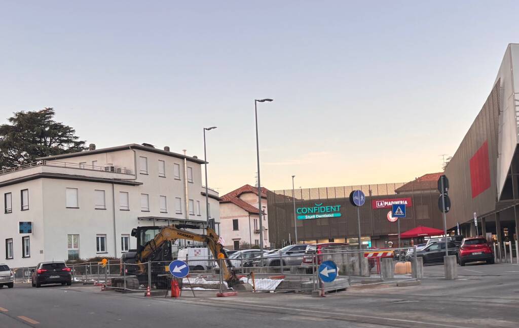 Lavori per la ciclabile in viale Belforte 