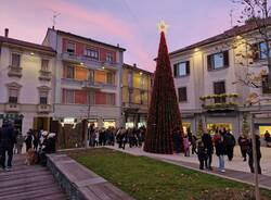 Legnano da "sold out" per l'Immacolata con le "bianche mongolfiere" per le vie del centro