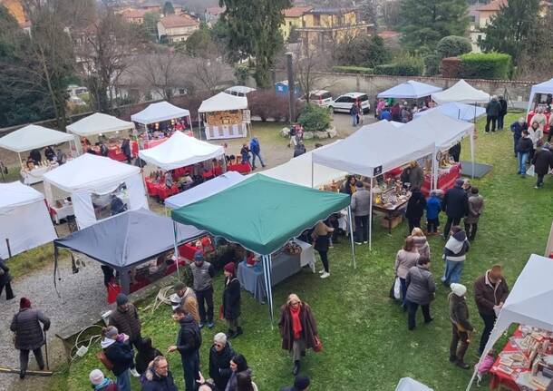 mercatino di natale azzate