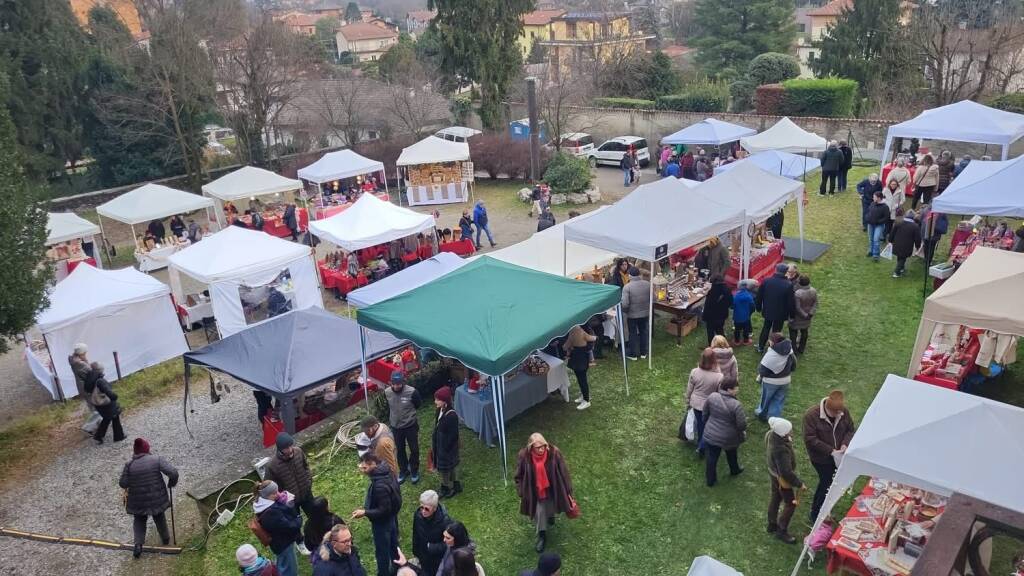 mercatino di natale azzate