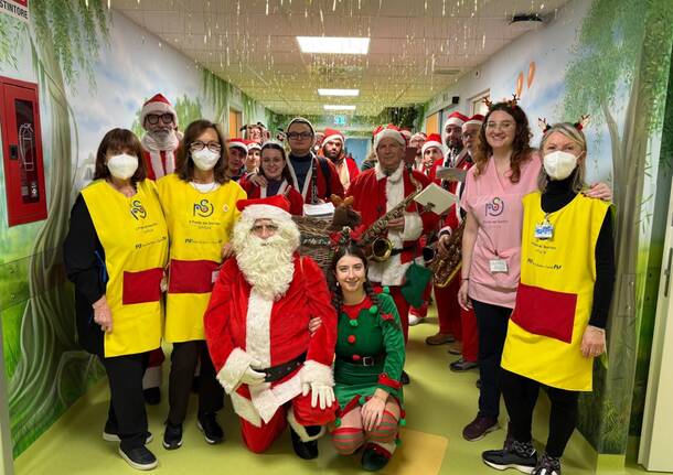 Il vero Babbo Natale illumina la Vigilia negli ospedali della provincia di Varese