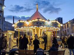 Pive, trenino e panettoni per tutti i gusti: il Natale colora il centro di Legnano