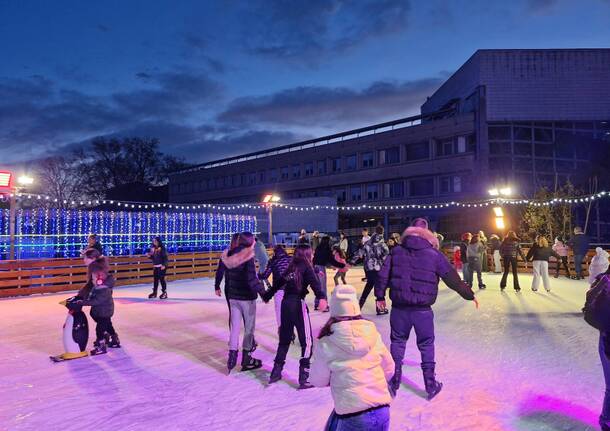 Pive, trenino e panettoni per tutti i gusti: il Natale colora il centro di Legnano