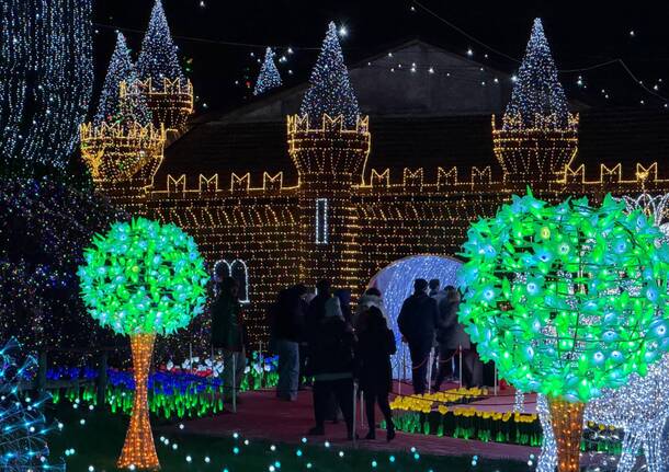 Si accendono le lucine di Natale di Leggiuno