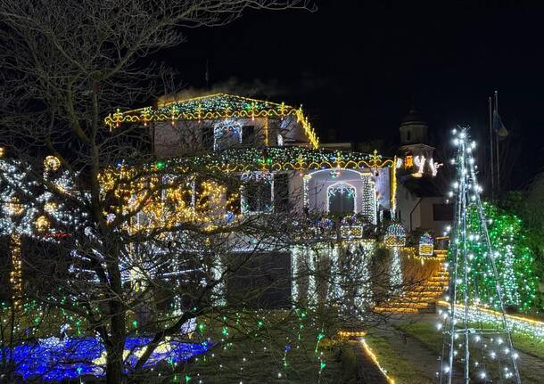 Si accendono le lucine di Natale di Leggiuno