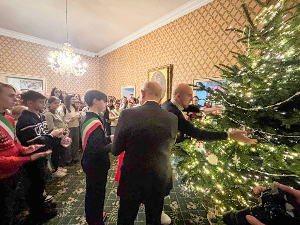 Sindaci giovani e senior agli auguri di Natale del prefetto