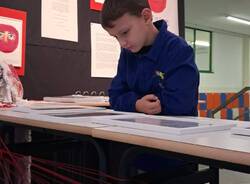 Studenti della primaria dell'IC Via IV Novembre di Parabiago alla mostra "HeART of Gaza"