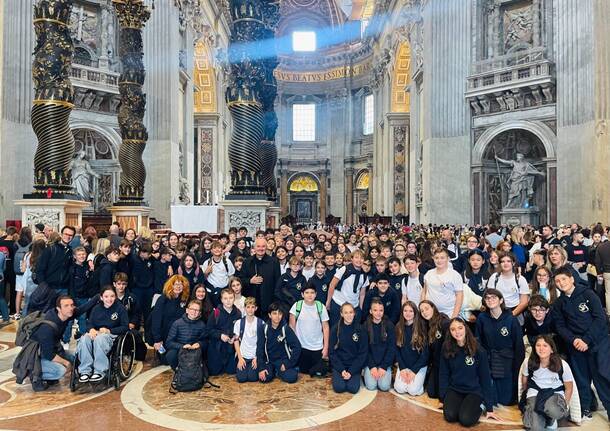 Studenti della scuola S. Ambrogio di Parabiago a Roma per il "Giubileo del Mondo Educativo"