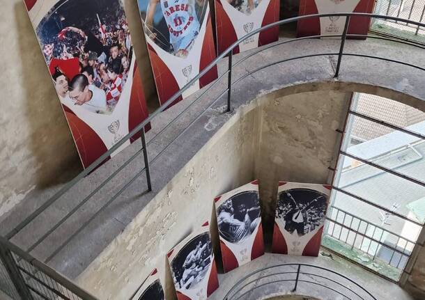 Tanti varesini sulla Torre Civica per celebrare gli 80 anni della Pallacanestro Varese