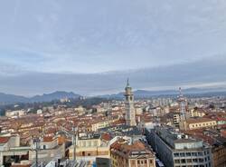 Tanti varesini sulla Torre Civica per celebrare gli 80 anni della Pallacanestro Varese