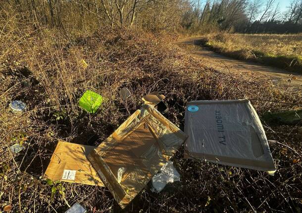 Tradate - Abbandono rifiuti