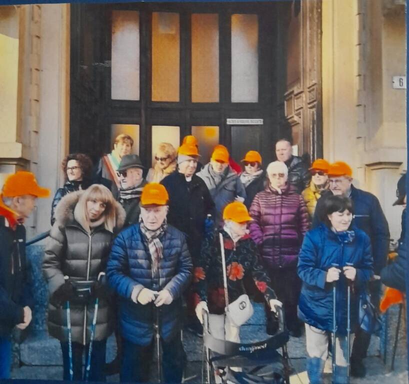 Una panchina blu e “Un passo per il Parkinson” a Legnano