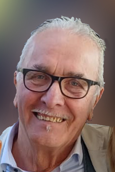 Franco Bertoni (persona in mezzo con camicia chiara)